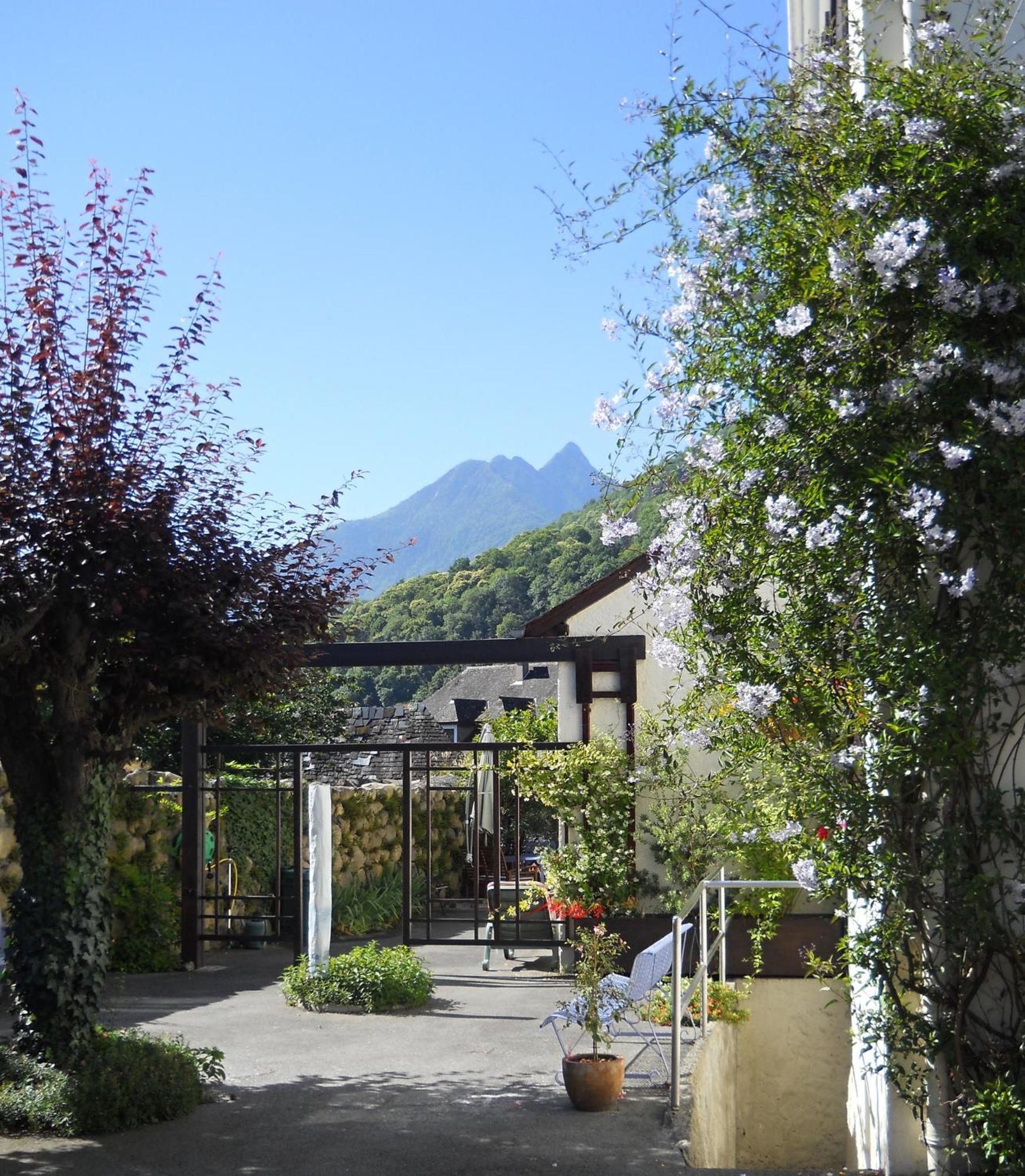 Les Rochers Saint-Savin  Exterior photo