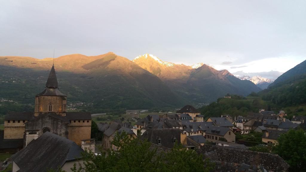 Les Rochers Saint-Savin  Exterior photo